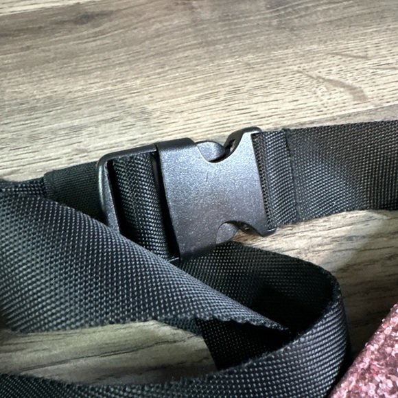 PINK Victoria's Secret Sparkly Pink Waist Bag - Picture 7 of 8